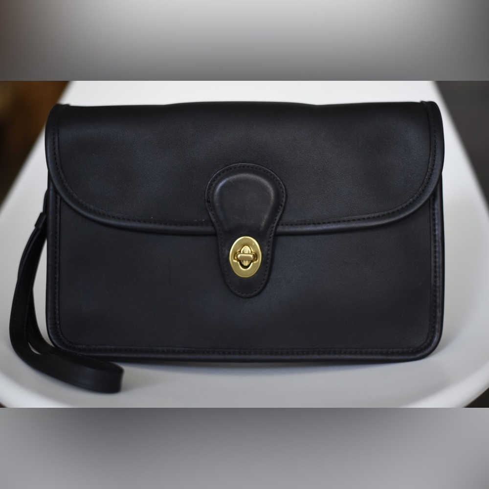 NWOT Coach vintage year 1996 turn lock clutch style 9971